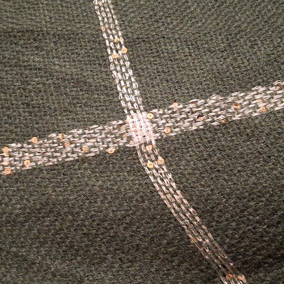 C Est 1946 Festive Winter Poncho Shawl Elegant Warmth - Picture 4 of 4